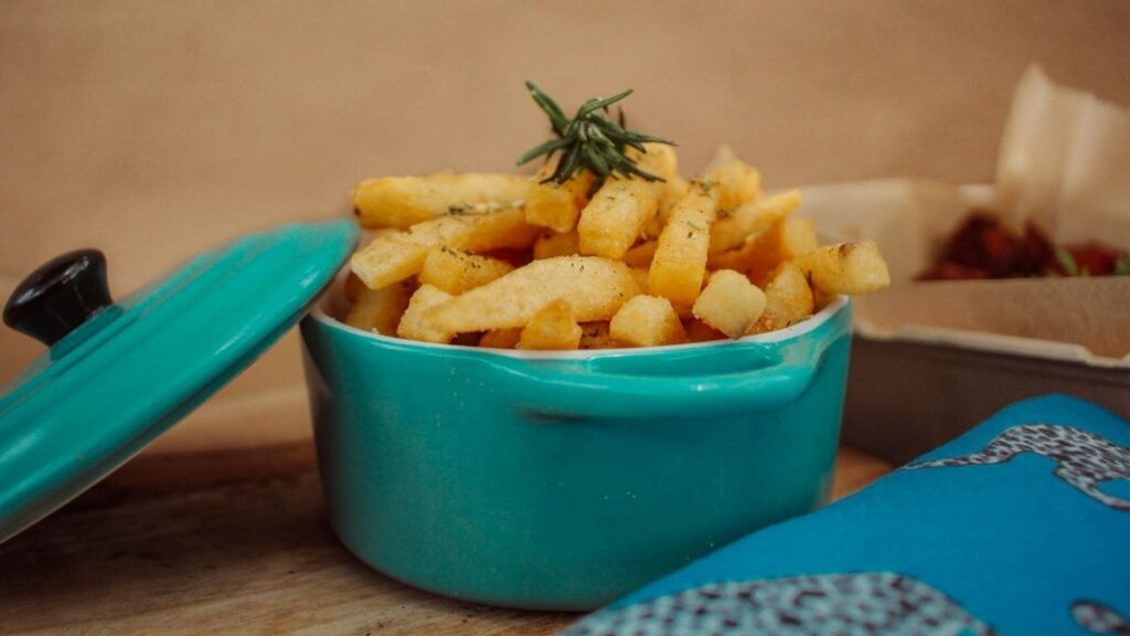 Who is the Snack-Obsessed Rival in Strinova